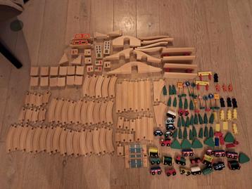 Houten treinbaan beschikbaar voor biedingen