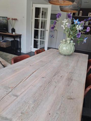 Massief houten Eettafel - Robuust & Uniek beschikbaar voor biedingen
