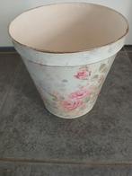Prachtige prullenbak met mooie bloemen in zachte kleuren., Huis en Inrichting, Emmers, Ophalen, Zo goed als nieuw, IJzer