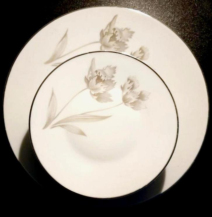 Prachtig gaaf vintage gebaksset wit porselein grijze tak, Huis en Inrichting, Keuken | Servies, Zo goed als nieuw, Bord(en), Overige stijlen