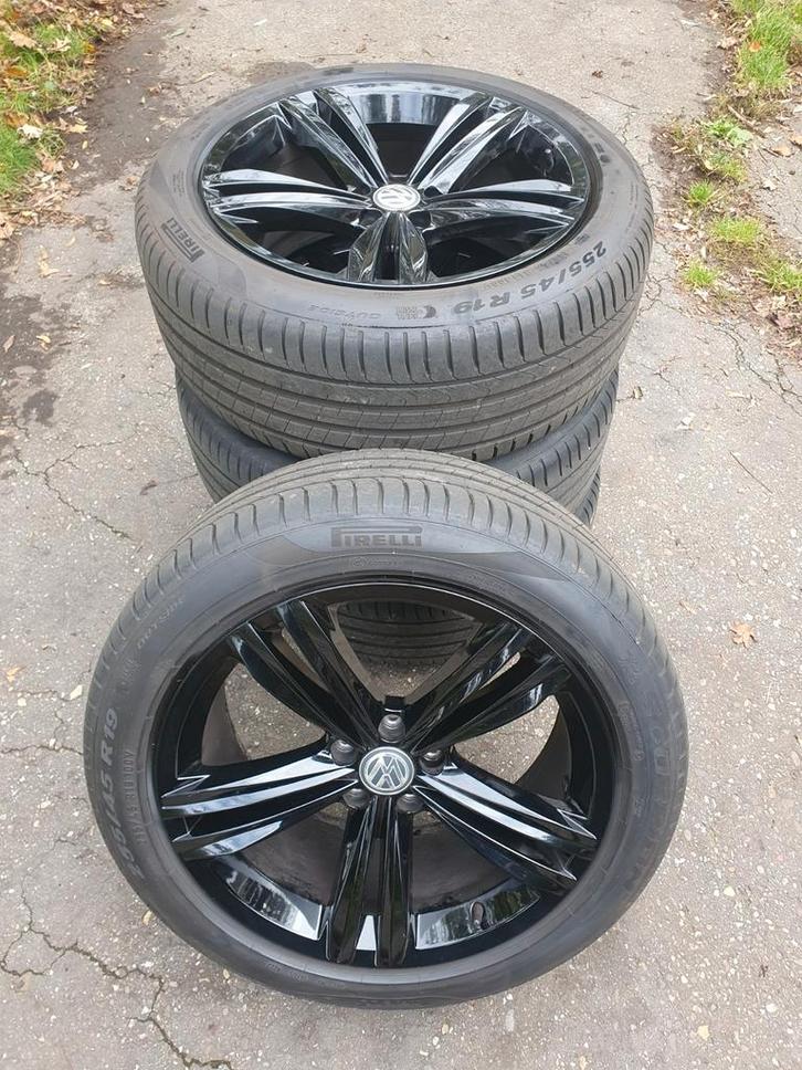 Originele zwarte 19 inch VW Tiguan Sebring 5x112, Auto-onderdelen, Banden en Velgen, Banden en Velgen, Zomerbanden, 19 inch, 255 mm