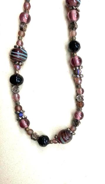 Halsketting roze en paarse kralen 📿 beschikbaar voor biedingen