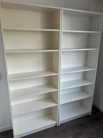 Twee Boekenkasten Wit beschikbaar voor biedingen