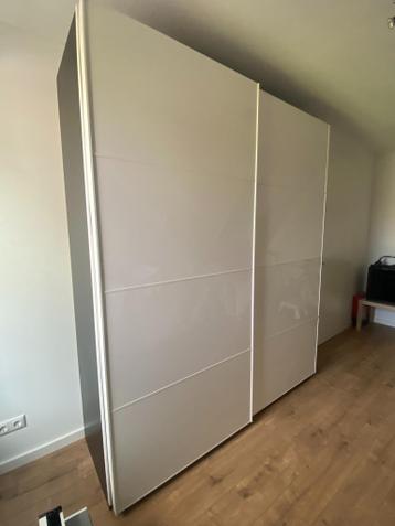 Ikea pax kledingkast 200x238x66cm *hoogglans schuifdeuren* - afbeelding 2