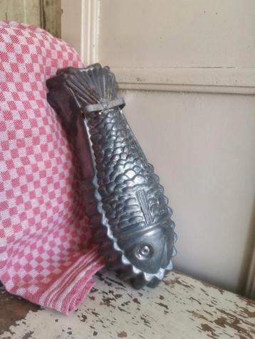 Brocante bakvorm vis  beschikbaar voor biedingen