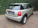 MINI Cooper 1.5 Pepper F56 LCI met Navi, LED, Clima en 16", 12 maanden, Gebruikt, Zwart, 4 stoelen