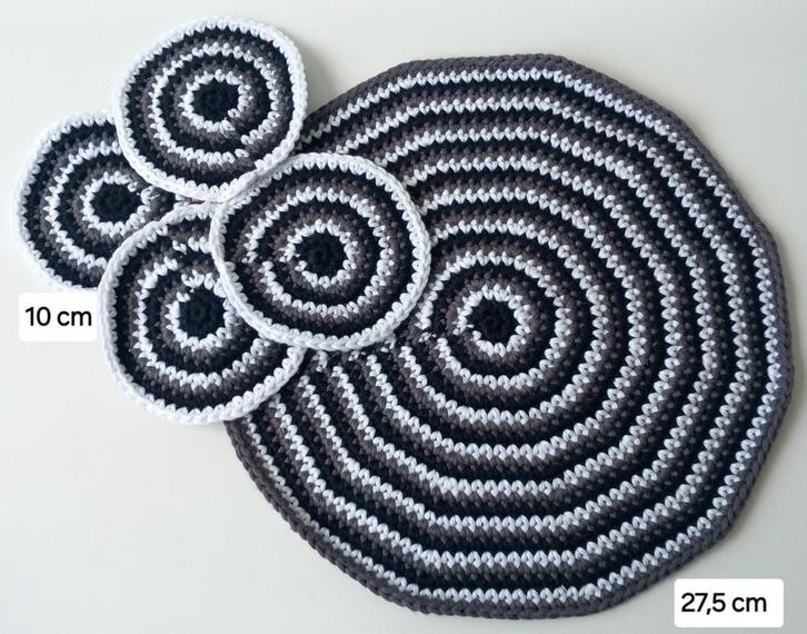 Gondas Creaties 4 kleine en 1 grote onderzetter zwart/wit, Huis en Inrichting, Woonaccessoires | Onderzetters, Nieuw, Glas of Kopje