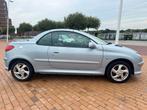 Peugeot 206 2.0 16V CC 2002 | licht blauw | Goedwerkend Dak, Auto's, 136 pk, Zwart, 4 cilinders, 4 stoelen