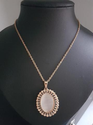 Vintage Collier jaren 50-60, Met steen en fraaie zetting. beschikbaar voor biedingen