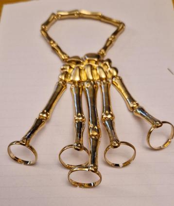 Armband met ring in een , of slang armband beschikbaar voor biedingen