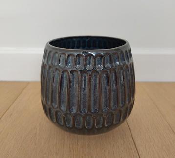 Textured flower pot in dark blue & brown (d 12cm) beschikbaar voor biedingen