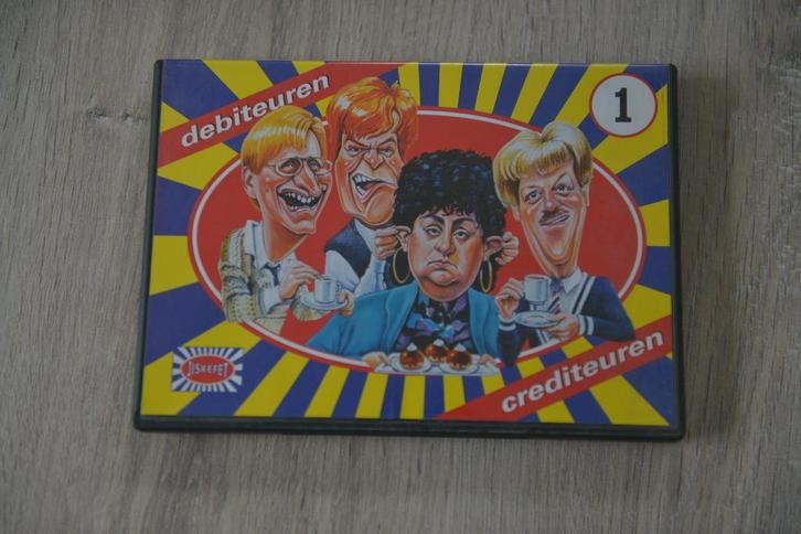 JISKEFET --- DEBITEUREN CREDITEUREN DEEL 1, Cd's en Dvd's, Dvd's | Tv en Series, Zo goed als nieuw, Komedie, Alle leeftijden, Verzenden