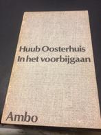 Huub Oosterhuis - In het voorbijgaan, Ophalen of Verzenden, Gelezen, Nederland