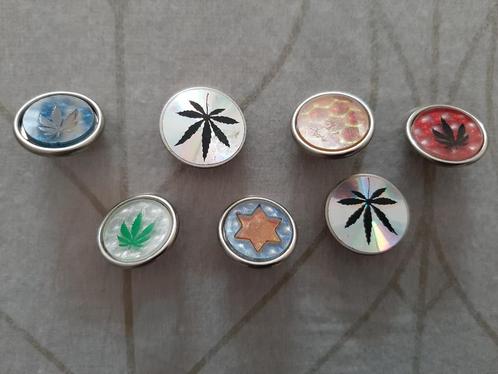 7 Pins met hologram effect -doorsnede 2 en 2.5 cm-., Verzamelen, Speldjes, Pins en Buttons, Nieuw, Speldje of Pin, Overige onderwerpen