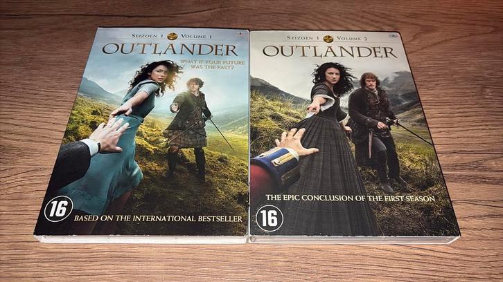 Outlander: seizoen / serie 1, volume 1 en 2 op dvd., Cd's en Dvd's, Dvd's | Tv en Series, Zo goed als nieuw, Actie en Avontuur