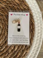 Pocket Hug Sleutelhanger - Wijnfles, Overige merken, Overige materialen, Nieuw, Ophalen of Verzenden