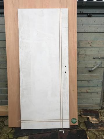 2 Binnen deuren (1 x nieuwe en 1 occasie)  beschikbaar voor biedingen