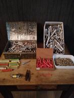 Lot van retro krulspelden +2 oude boeken met haarstaaltjes, Verzenden, Persoonlijke verzorging