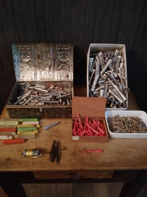 Lot van retro krulspelden +2 oude boeken met haarstaaltjes, Verzamelen, Retro, Persoonlijke verzorging, Verzenden