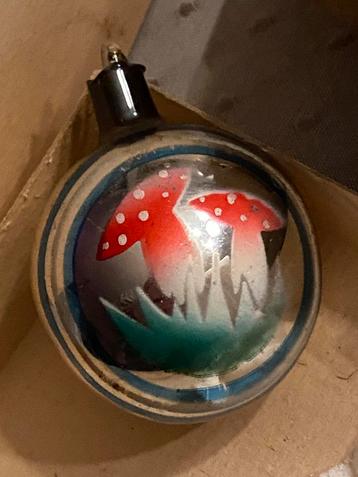 Vintage Ajeko kerstbal 6 cm beschilderd paddestoelen  beschikbaar voor biedingen