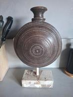 Vintage drinkfles, kolf op beige marmeren standaard, Ophalen of Verzenden
