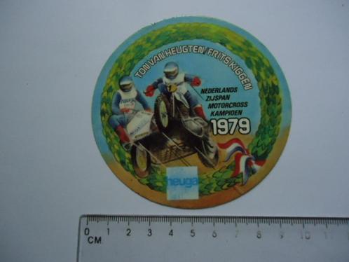sticker oud 1979 Motorcross zijspan HEUGTEN KIGGEN sidecar, Verzamelen, Stickers, Zo goed als nieuw, Bedrijf of Vereniging, Verzenden