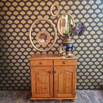 Leuk grenen houten kastje beschikbaar voor biedingen