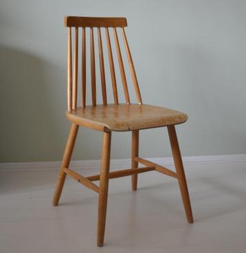 Houten vintage blanke keukenstoel eetkamerstoel beschikbaar voor biedingen