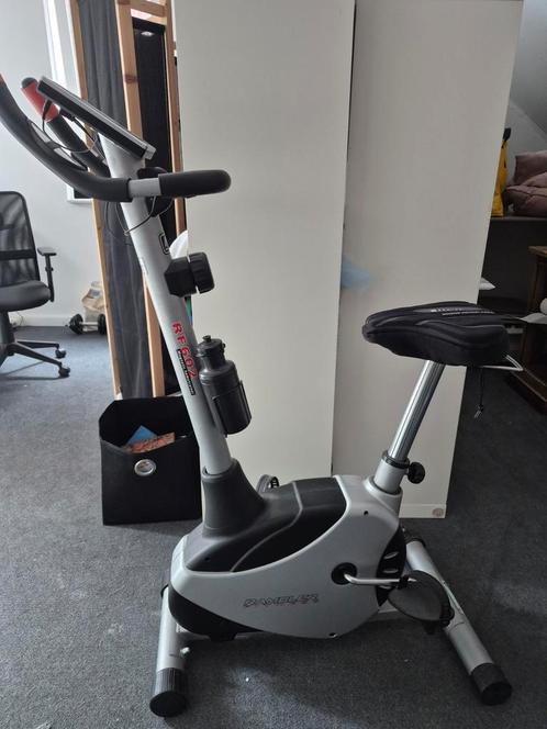 Hometrainer (scherm kapot maar fiets nog top!), Sport en Fitness, Fitnessapparatuur, Gebruikt, Hometrainer, Metaal, Ophalen