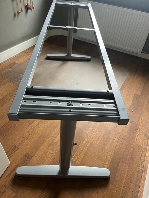 Onderstel Ikea (Galant) Bureau (evt met niet origineel blad), Huis en Inrichting, Bureaus, Gebruikt, Bureau, In hoogte verstelbaar