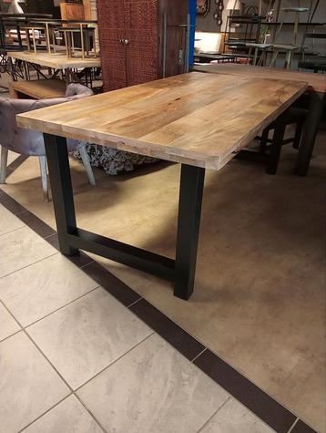 Nieuwe industriële mangohouten eettafel 200x100cm €350 beschikbaar voor biedingen