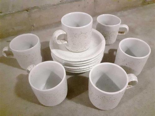 PENTIK uit Finland: 6x kop+schotel nieuwstaat retro stijl b0, Huis en Inrichting, Keuken | Servies, Nieuw, Kop(pen) en/of Schotel(s)