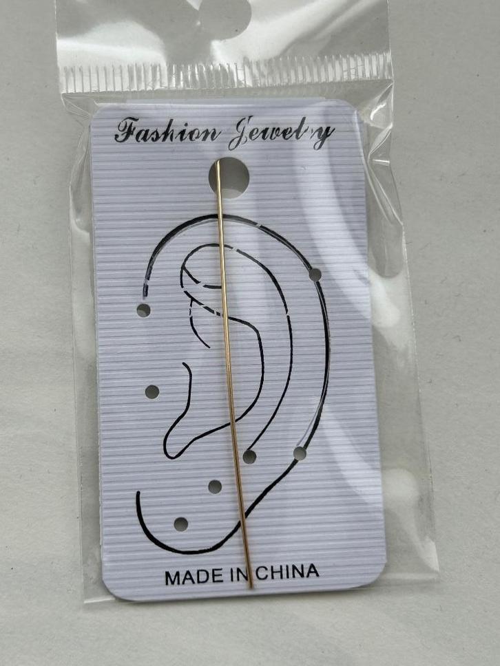 Goudkleurige oorsieraad, strak staafje / steker., Sieraden, Tassen en Uiterlijk, Oorbellen, Nieuw, Knopjes of Stekers, Goud, Goud