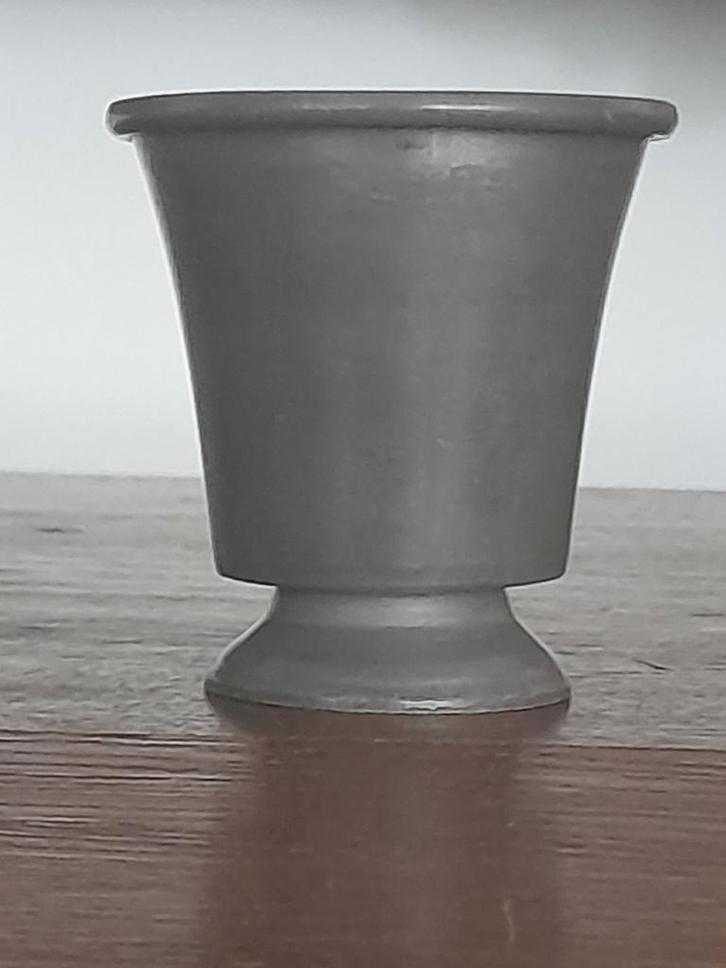 Gemerkte zware maatbeker Engeltjes tin in perfecte staat, Antiek en Kunst, Antiek | Tin, Ophalen of Verzenden