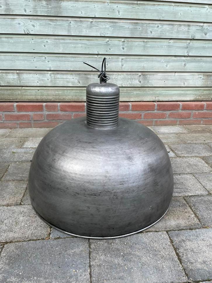 Robuste tafellamp, Huis en Inrichting, Lampen | Hanglampen, Zo goed als nieuw, 50 tot 75 cm, Metaal, Ophalen
