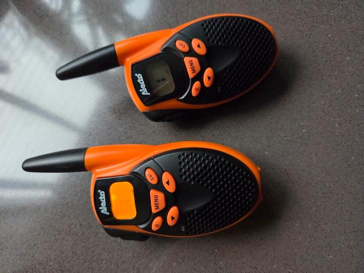 Alecto FR-18 Twinset Oranje

walkie talkies, Telecommunicatie, Portofoons en Walkie-talkies, Zo goed als nieuw, Ophalen of Verzenden