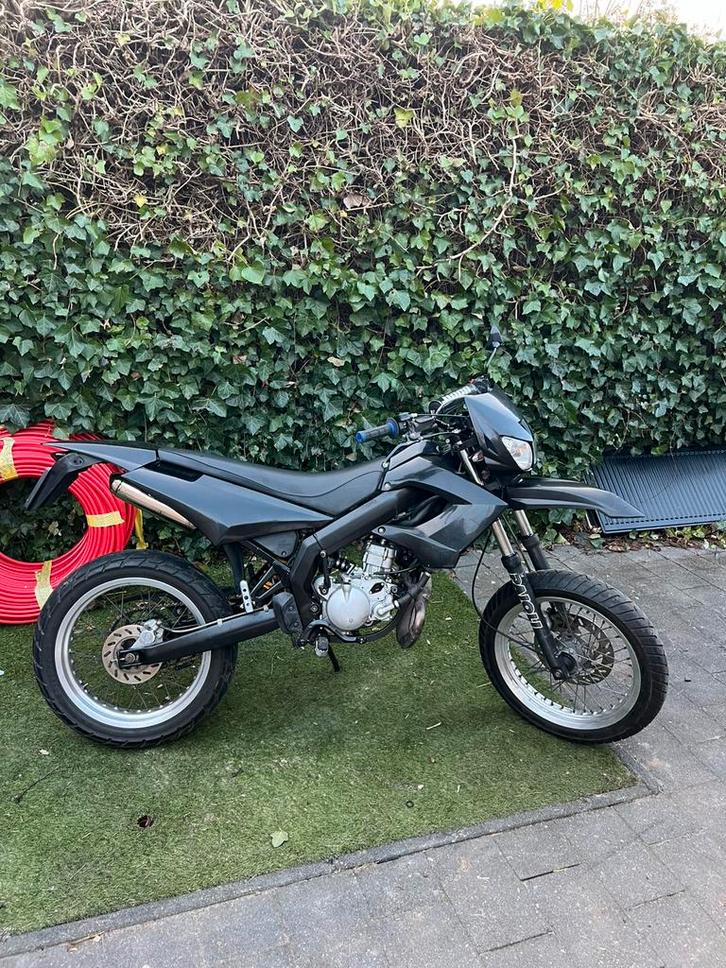 Derbi senda bj 2009, Fietsen en Brommers, Brommers | Derbi, Gebruikt, Maximaal 45 km/u, Ophalen