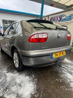 Seat Leon 1.8 20V 92KW AUT 2002 Grijs, Auto's, Seat, 4 cilinders, Leon, 1200 kg, 650 kg