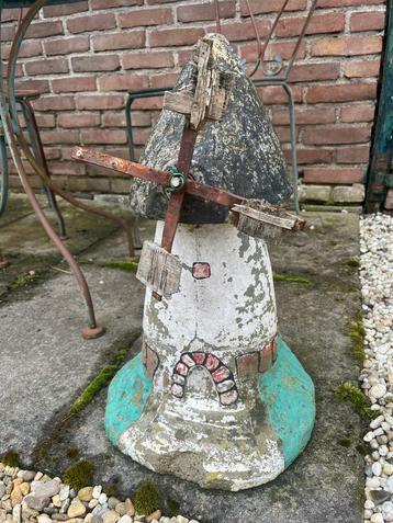 Brocante Franse betonnen molen - Mentha Brocante beschikbaar voor biedingen