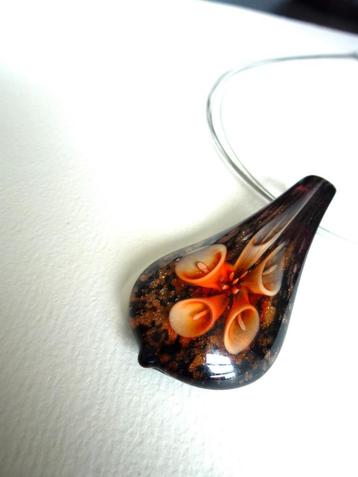 ketting met glazen Murano hanger in schitterde kleuren beschikbaar voor biedingen