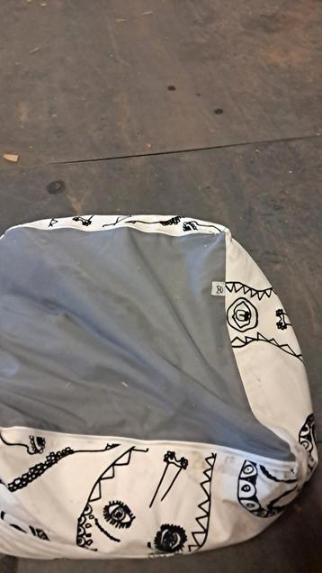 Zitzak met ogen design beschikbaar voor biedingen