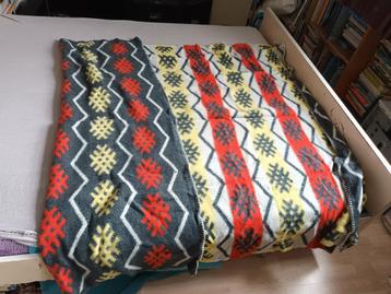 Grijs rood wollen deken Groenland. 195-145cm. Bloemen. beschikbaar voor biedingen