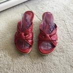 Dames Clarks rood leren sleehak muilen maat 40, Clarks, Gedragen, Rood, Sandalen of Muiltjes
