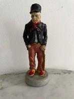 Vintage beeldje van oude man / boer met luxe klompen., Ophalen, Zo goed als nieuw, Mens