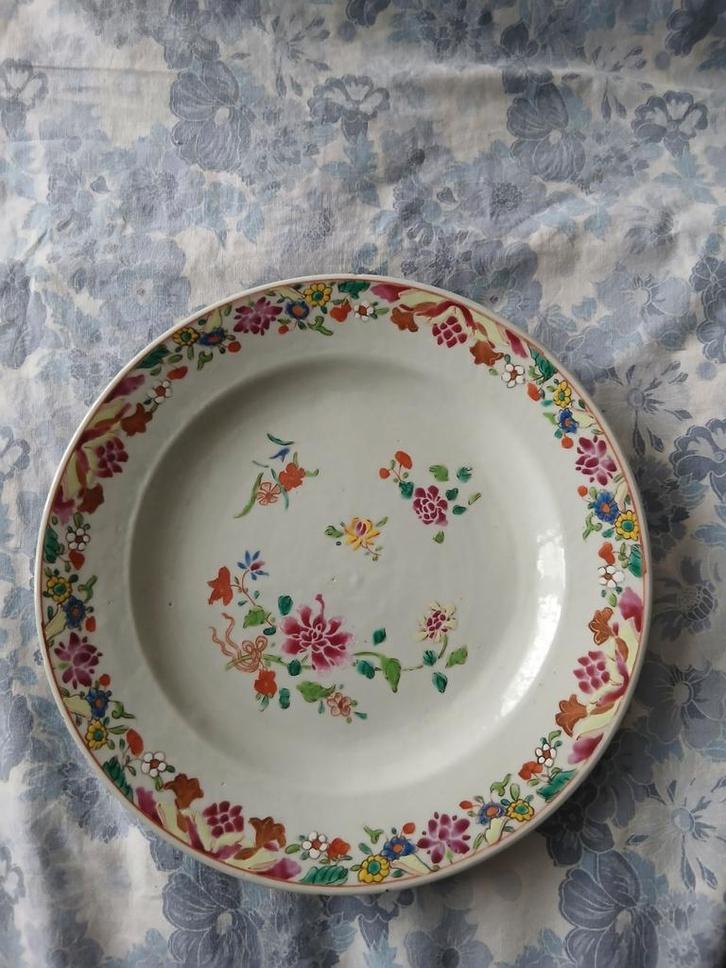 Chinees famille rose bord met bloemen Qing ?, Antiek en Kunst, Antiek | Servies los, Ophalen of Verzenden