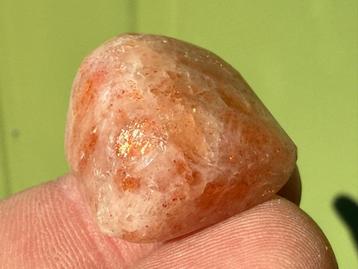 Zonnesteen broekzaksteen mineralen beschikbaar voor biedingen