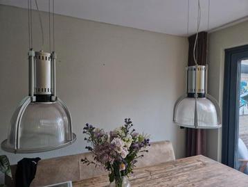 Industriële hanglamp beschikbaar voor biedingen