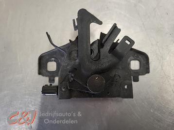 Slotmechaniek Motorkap van een Mercedes Citan beschikbaar voor biedingen