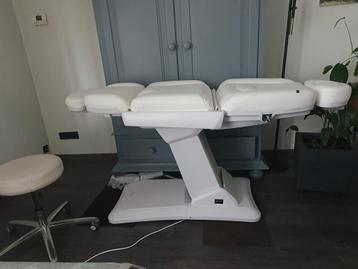Massage tafel beschikbaar voor biedingen
