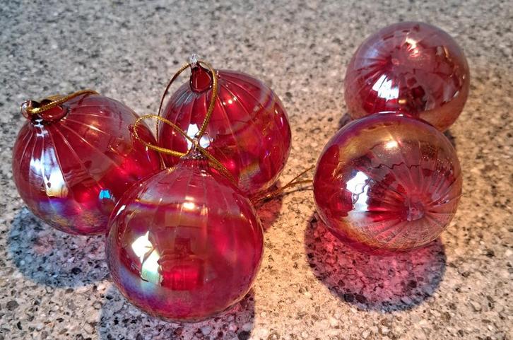 5 vintage mondgeblazen rode met mooie gloed kerstballen, Diversen, Kerst, Zo goed als nieuw, Ophalen of Verzenden